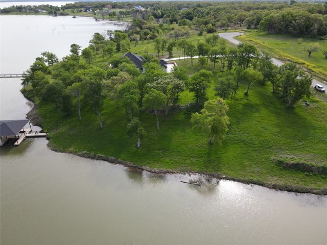 117 Diamond Point Drive, Corsicana, TX 75109