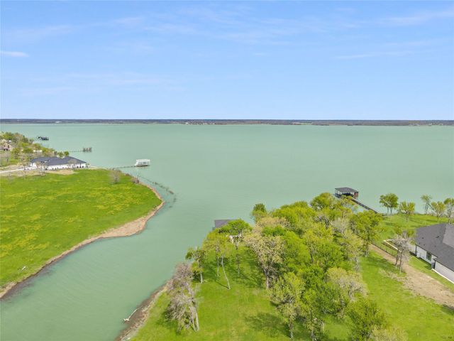 117 Diamond Point Drive, Corsicana, TX 75109