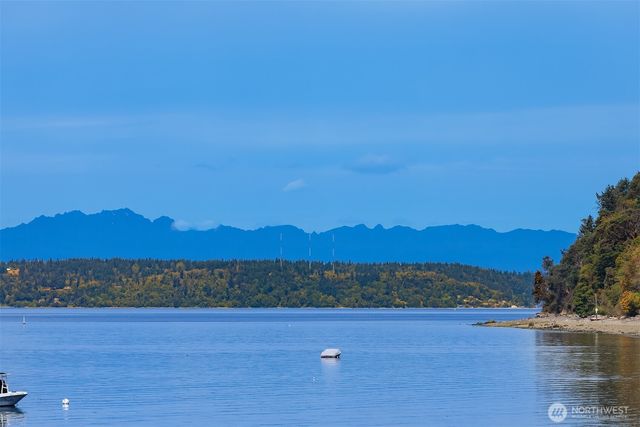 161 S 216th Street, Normandy Park, WA 98166