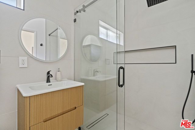 22443 Schoolcraft, West Hills (los Angeles), CA 91307