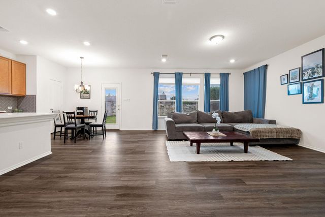 209 Sage Derby DR, Hutto, TX 78634