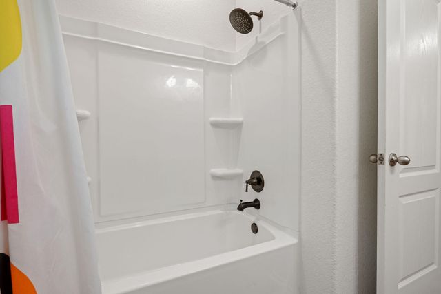 209 Sage Derby DR, Hutto, TX 78634