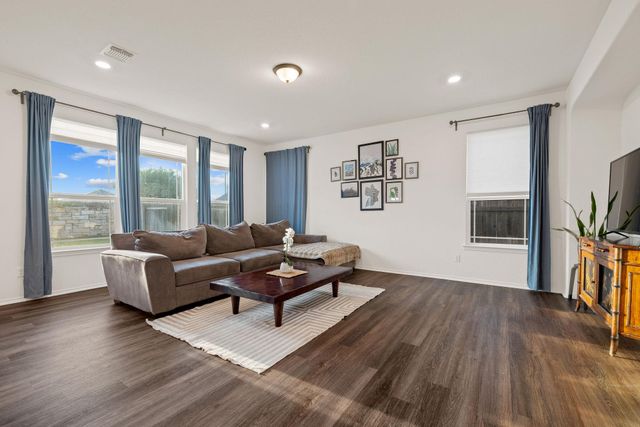 209 Sage Derby DR, Hutto, TX 78634