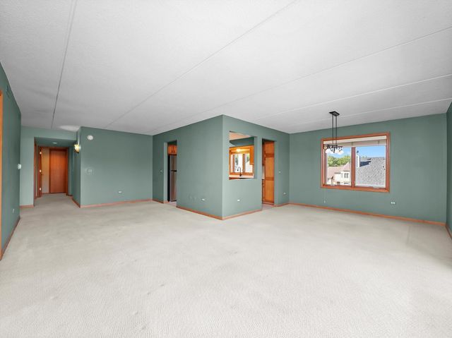 5360 N Lowell Avenue 404, Chicago, IL 60630