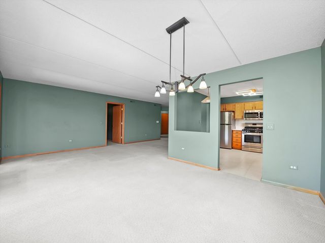 5360 N Lowell Avenue 404, Chicago, IL 60630