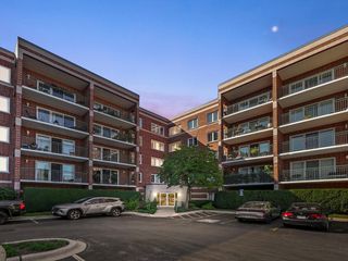 5360 N Lowell Avenue 404, Chicago, IL 60630