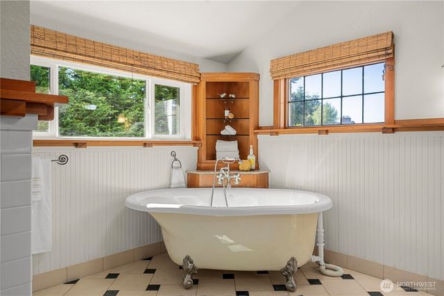6208 Browns Point Boulevard NE, Tacoma, WA 98422