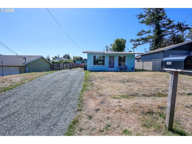 2345 STATE St, North Bend, OR 97459