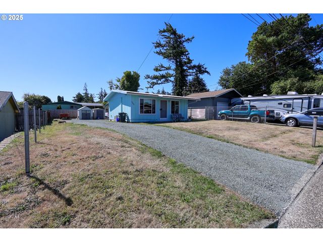 2345 STATE St, North Bend, OR 97459