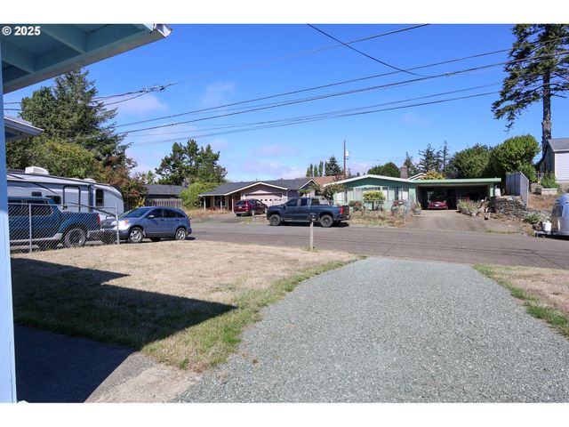 2345 STATE St, North Bend, OR 97459