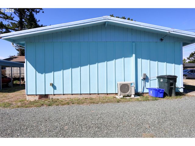2345 STATE St, North Bend, OR 97459