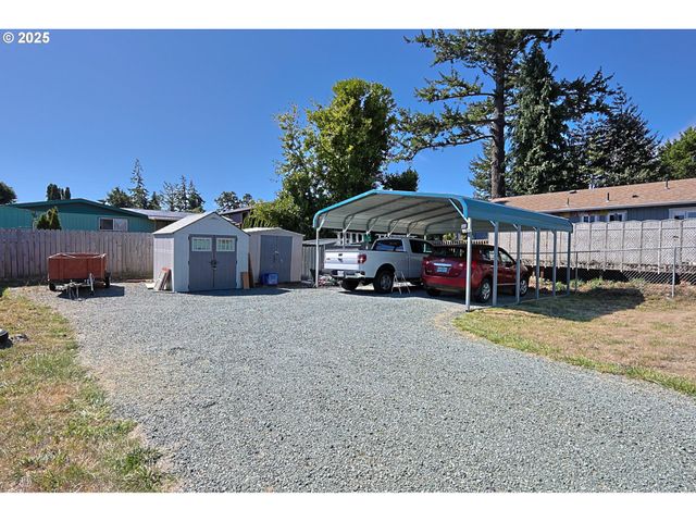 2345 STATE St, North Bend, OR 97459