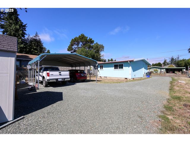 2345 STATE St, North Bend, OR 97459