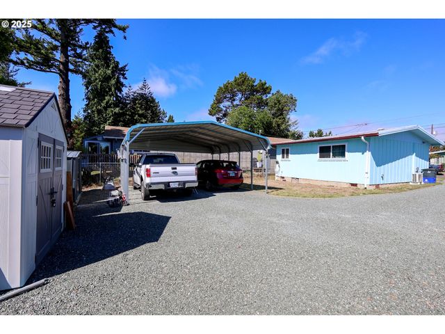 2345 STATE St, North Bend, OR 97459