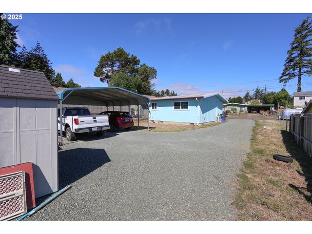 2345 STATE St, North Bend, OR 97459