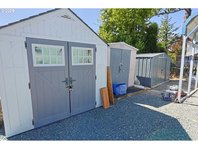 2345 STATE St, North Bend, OR 97459