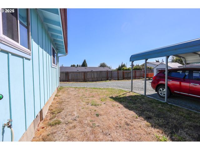 2345 STATE St, North Bend, OR 97459