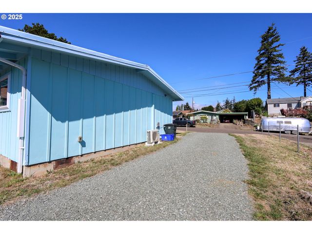 2345 STATE St, North Bend, OR 97459