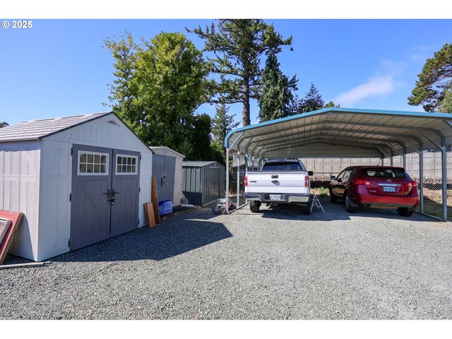 2345 STATE St, North Bend, OR 97459