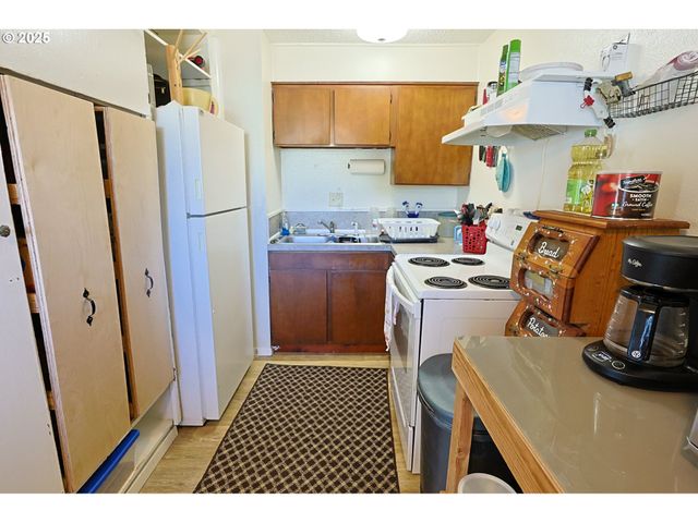 2345 STATE St, North Bend, OR 97459