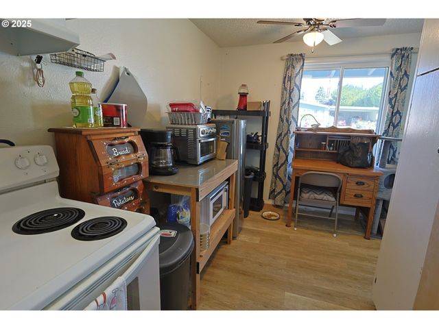 2345 STATE St, North Bend, OR 97459