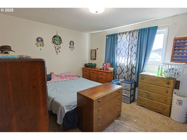 2345 STATE St, North Bend, OR 97459