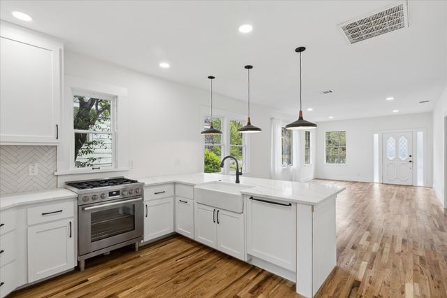 2250 Lipscomb Street, Fort Worth, TX 76110