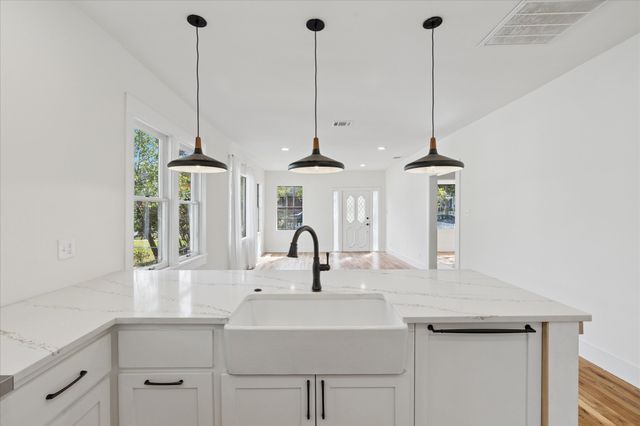 2250 Lipscomb Street, Fort Worth, TX 76110