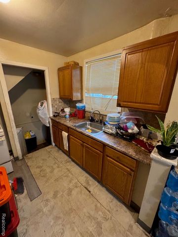 15831 Saratoga Street, Detroit, MI 48205