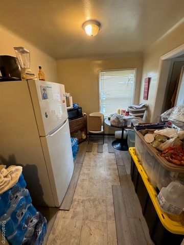 15831 Saratoga Street, Detroit, MI 48205