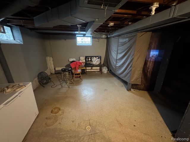 15831 Saratoga Street, Detroit, MI 48205