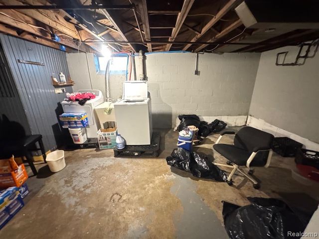 15831 Saratoga Street, Detroit, MI 48205