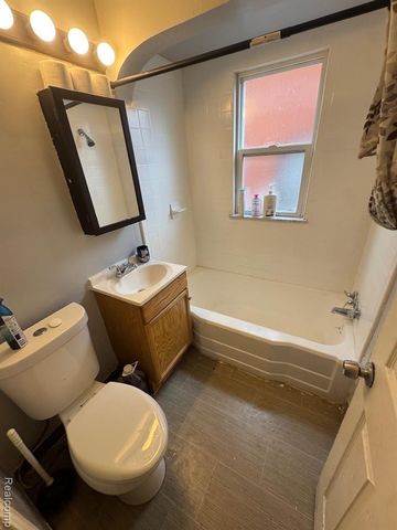 15831 Saratoga Street, Detroit, MI 48205