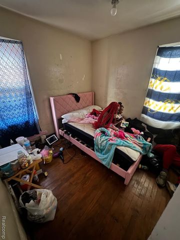 15831 Saratoga Street, Detroit, MI 48205