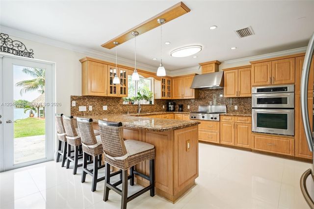 6185 W 10th Ave, Hialeah, FL 33012