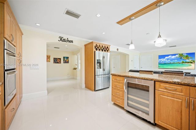 6185 W 10th Ave, Hialeah, FL 33012