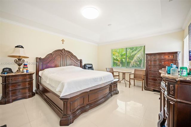 6185 W 10th Ave, Hialeah, FL 33012