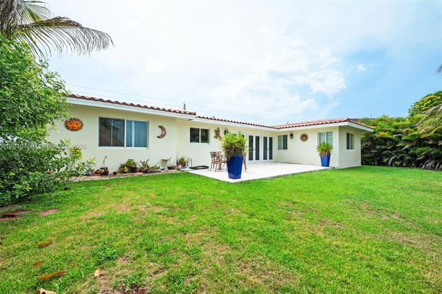6185 W 10th Ave, Hialeah, FL 33012