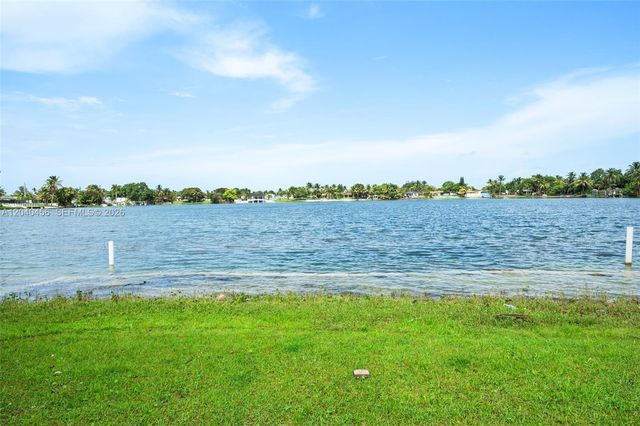 6185 W 10th Ave, Hialeah, FL 33012
