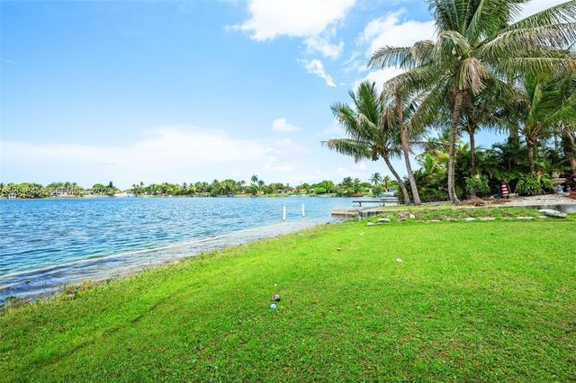 6185 W 10th Ave, Hialeah, FL 33012