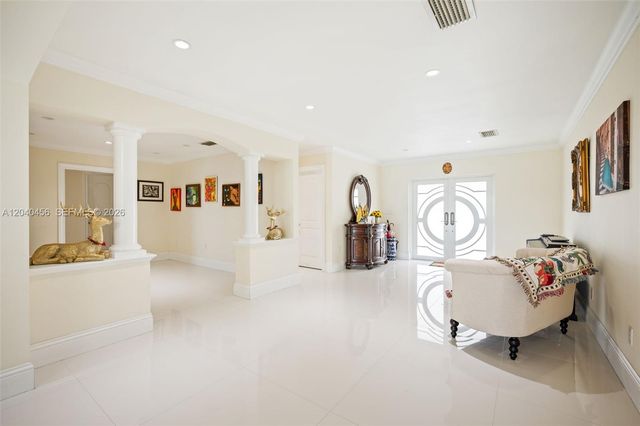 6185 W 10th Ave, Hialeah, FL 33012