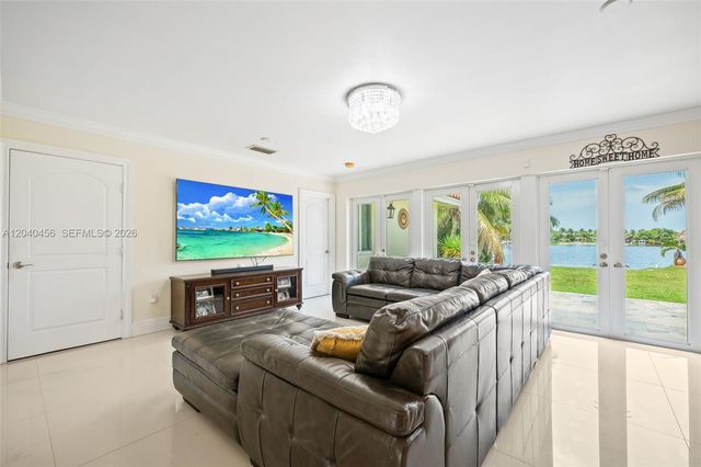 6185 W 10th Ave, Hialeah, FL 33012