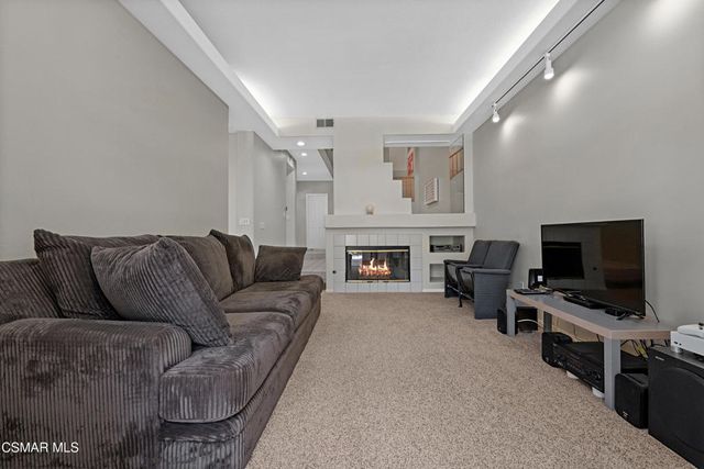 1048 Mountain Oak Place, Newbury Park, CA 91320