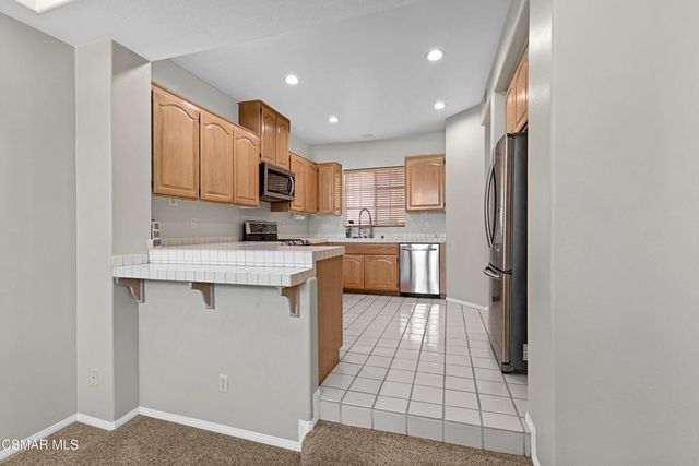 1048 Mountain Oak Place, Newbury Park, CA 91320