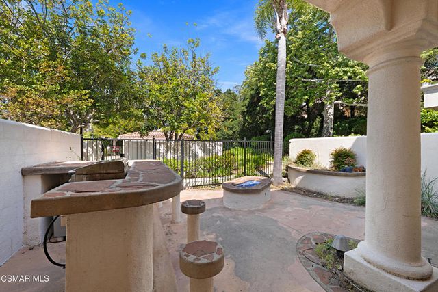 1048 Mountain Oak Place, Newbury Park, CA 91320