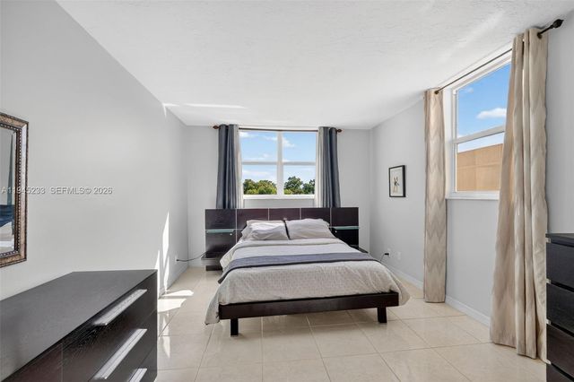 2801 Somerset Drive 408, Lauderdale Lakes, FL 33311