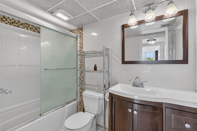 2801 Somerset Drive 408, Lauderdale Lakes, FL 33311