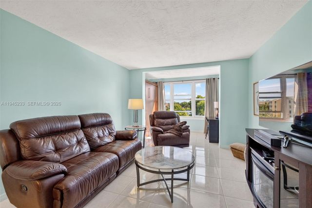 2801 Somerset Drive 408, Lauderdale Lakes, FL 33311