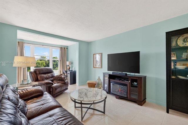 2801 Somerset Drive 408, Lauderdale Lakes, FL 33311