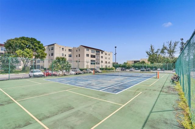 2801 Somerset Drive 408, Lauderdale Lakes, FL 33311